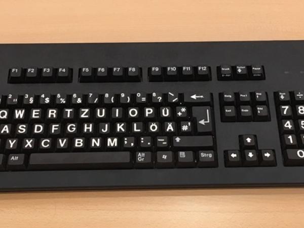 PC-Tastatur mit extra großer Beschriftung